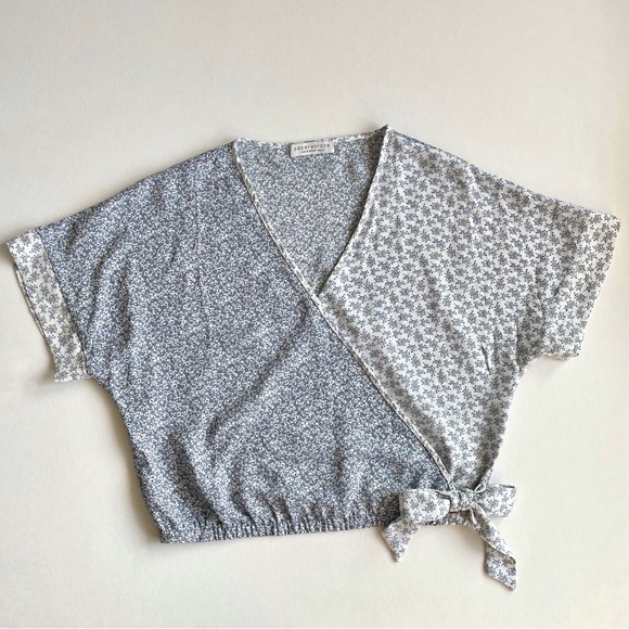 Paper Crane Dainty Floral Chiffon Side Tie Top - Picture 3 of 9